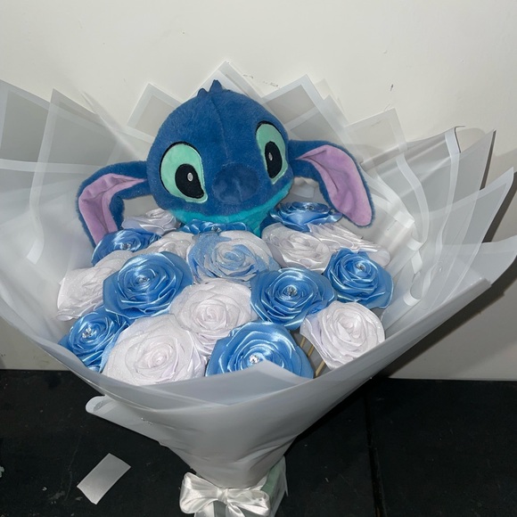 I’m selling this stitch eternal bouquet - Picture 3 of 5